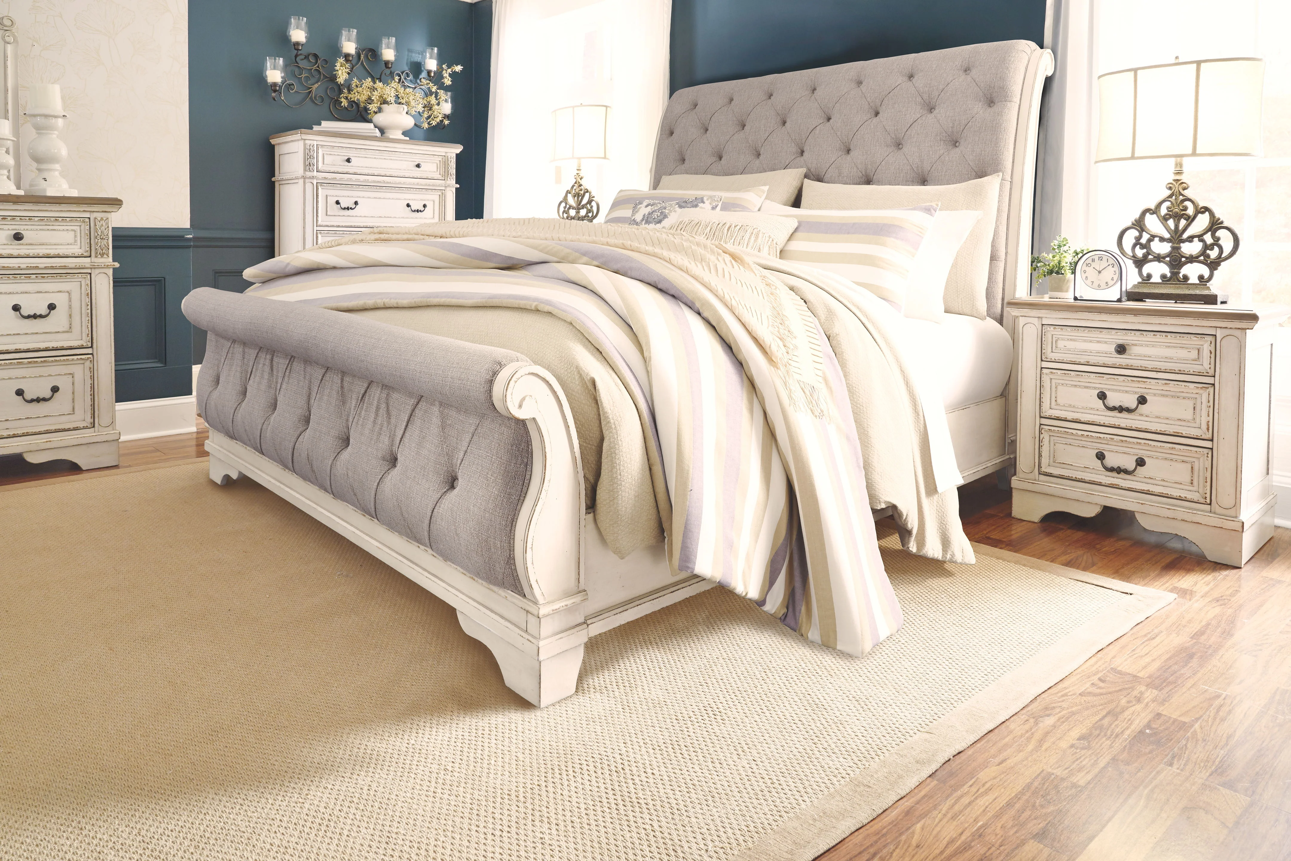 Realyn - Bedroom Sleigh Bed Set - Image 2
