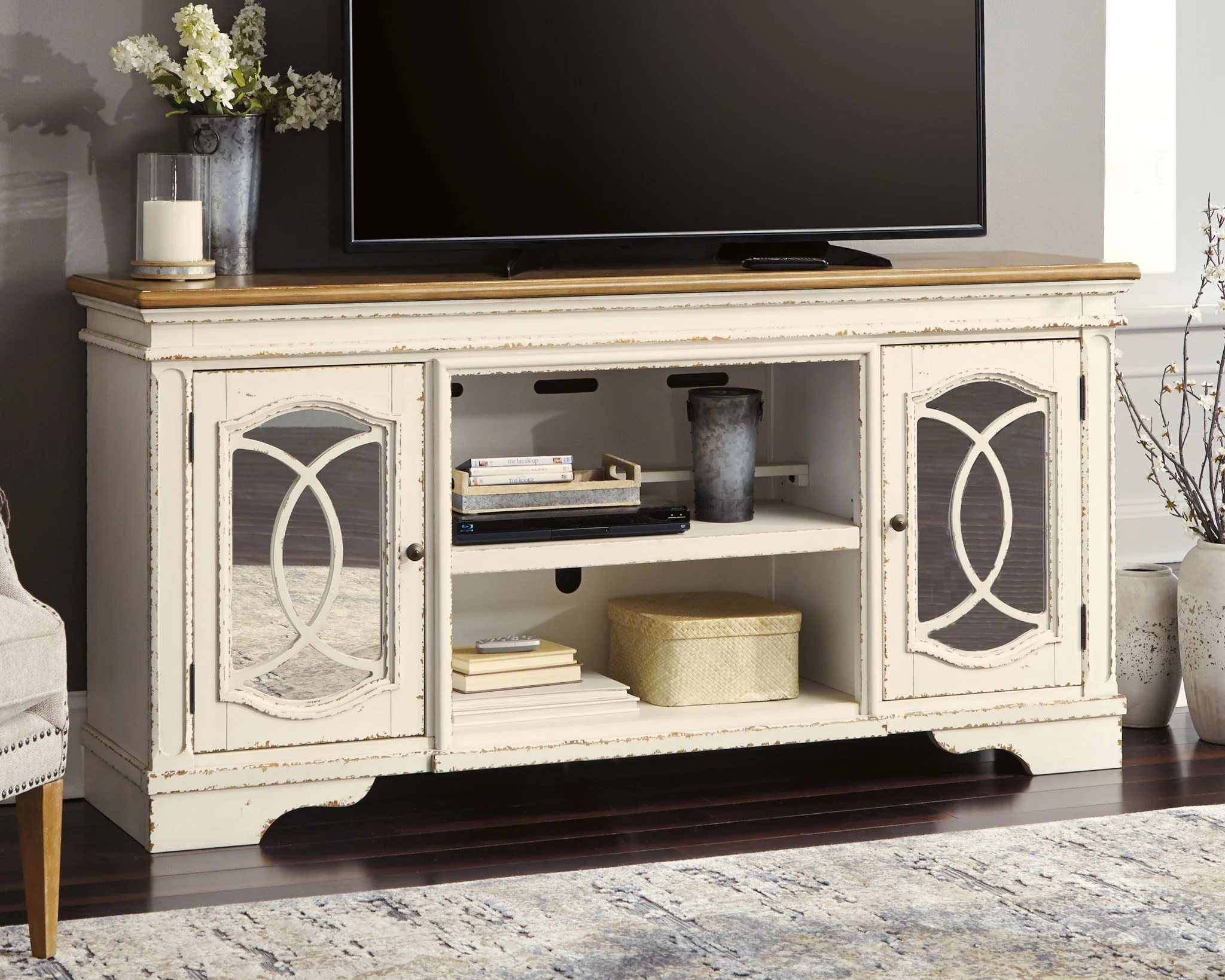 Realyn - TV Stand - Image 4