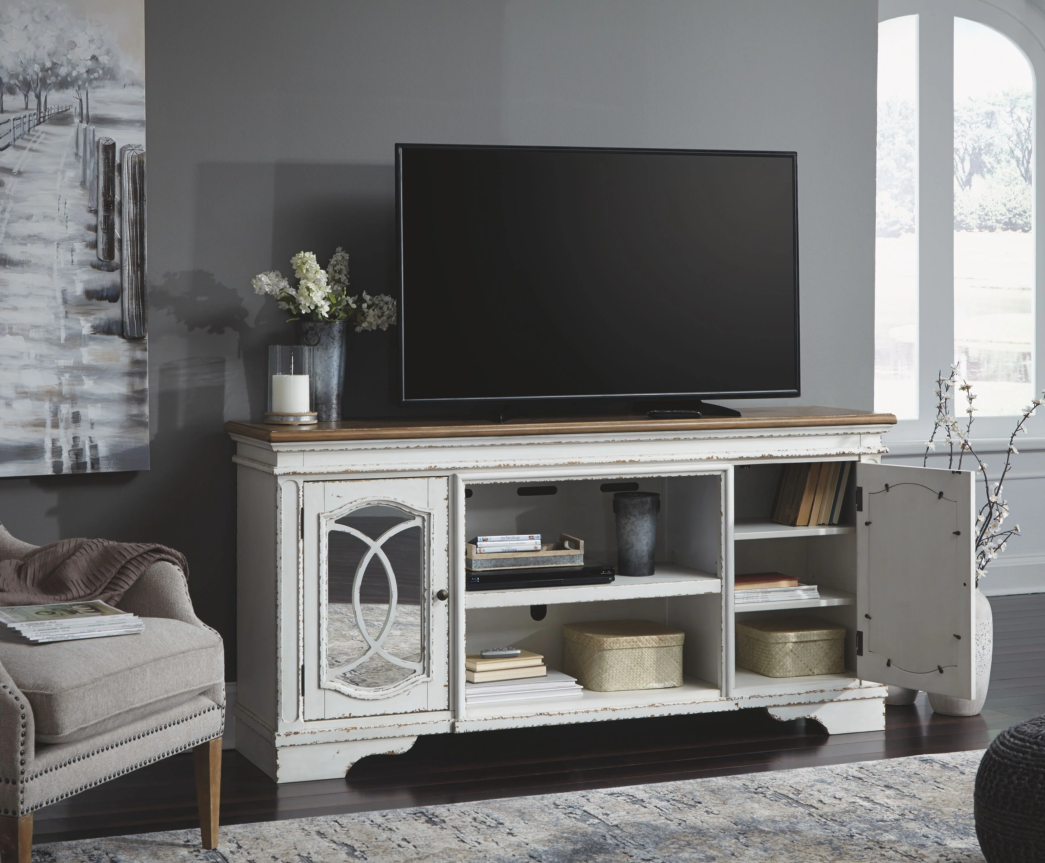 Realyn - TV Stand - Image 6