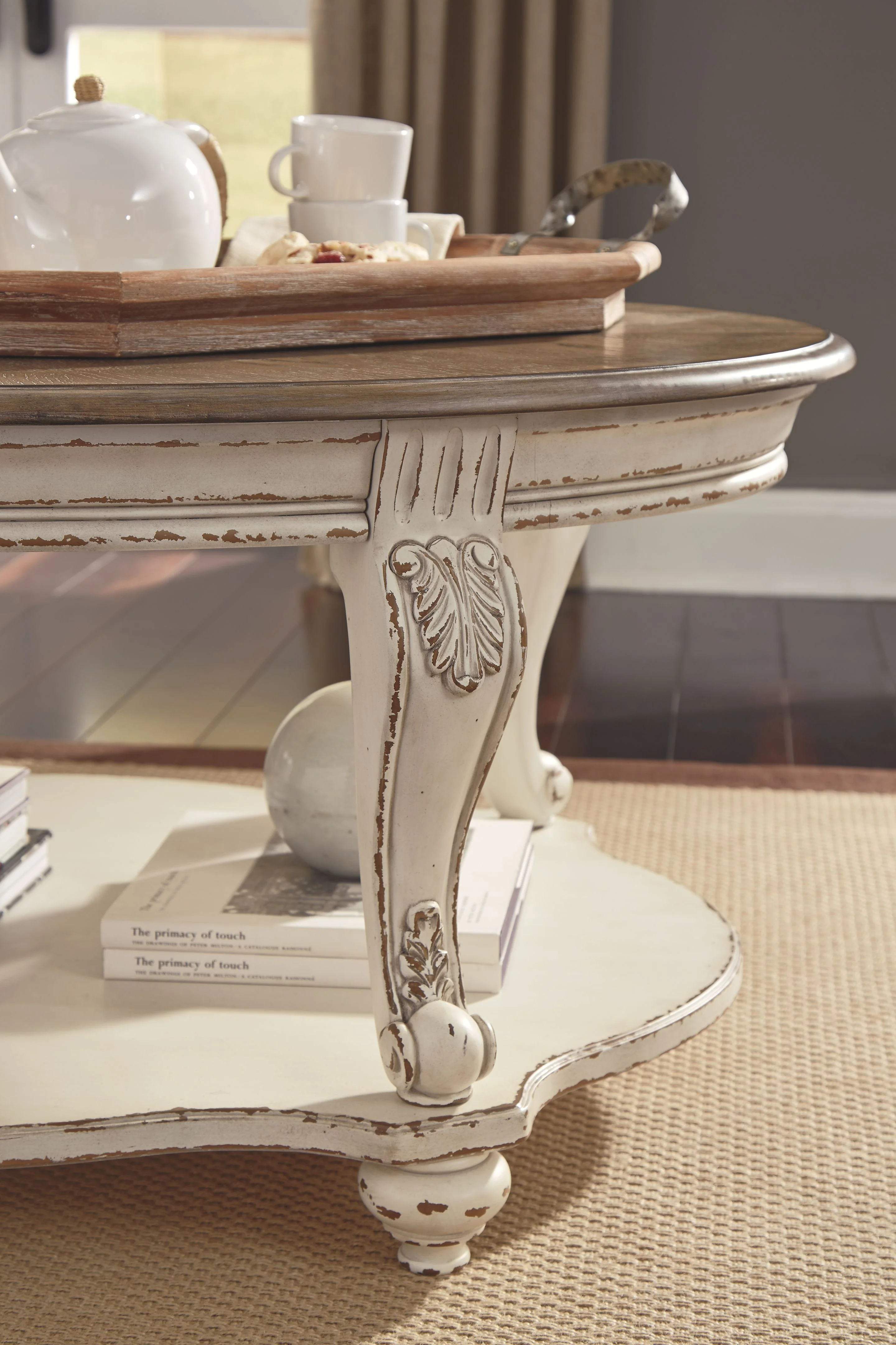 Realyn - Oval Cocktail Table - White / Brown - Image 4