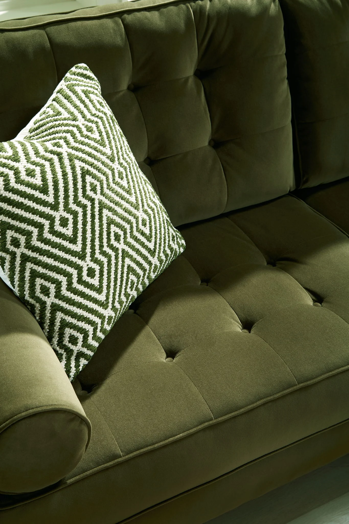 Reveon Lakes - Sofa - Olive - Image 5