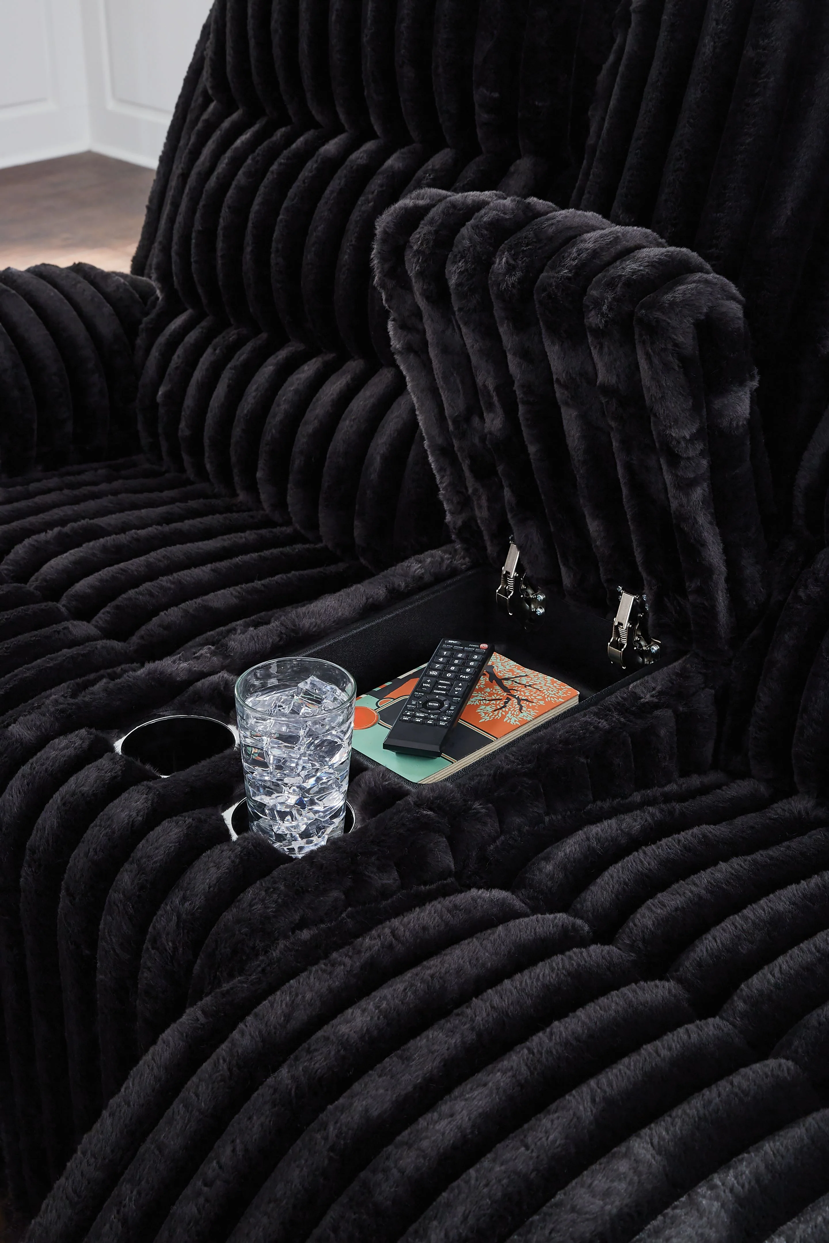 Rhine Falls - Double Reclining Power Loveseat With Console - Onyx - Image 2
