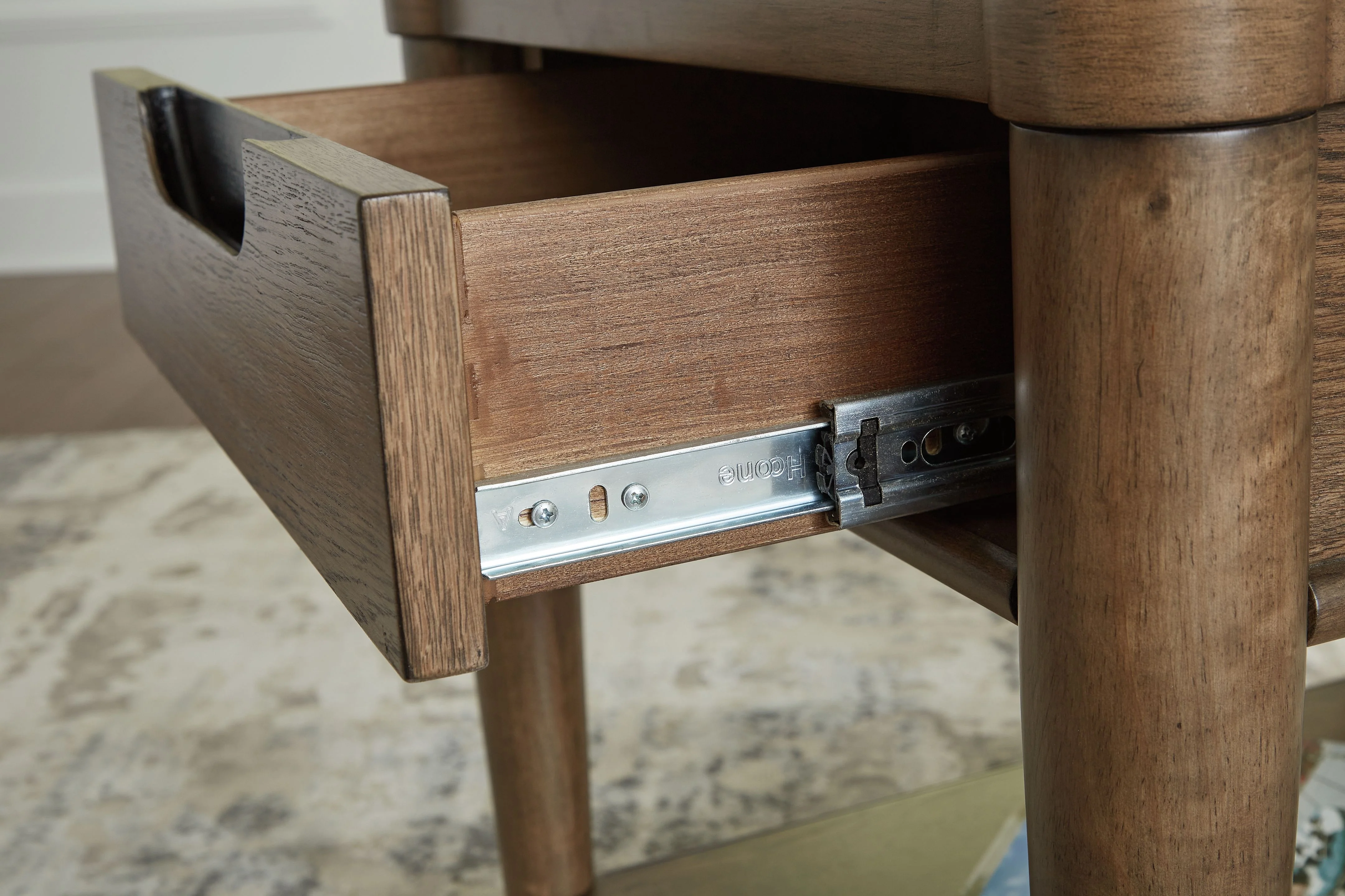 Roanhowe - Rectangular End Table - Brown - Image 3