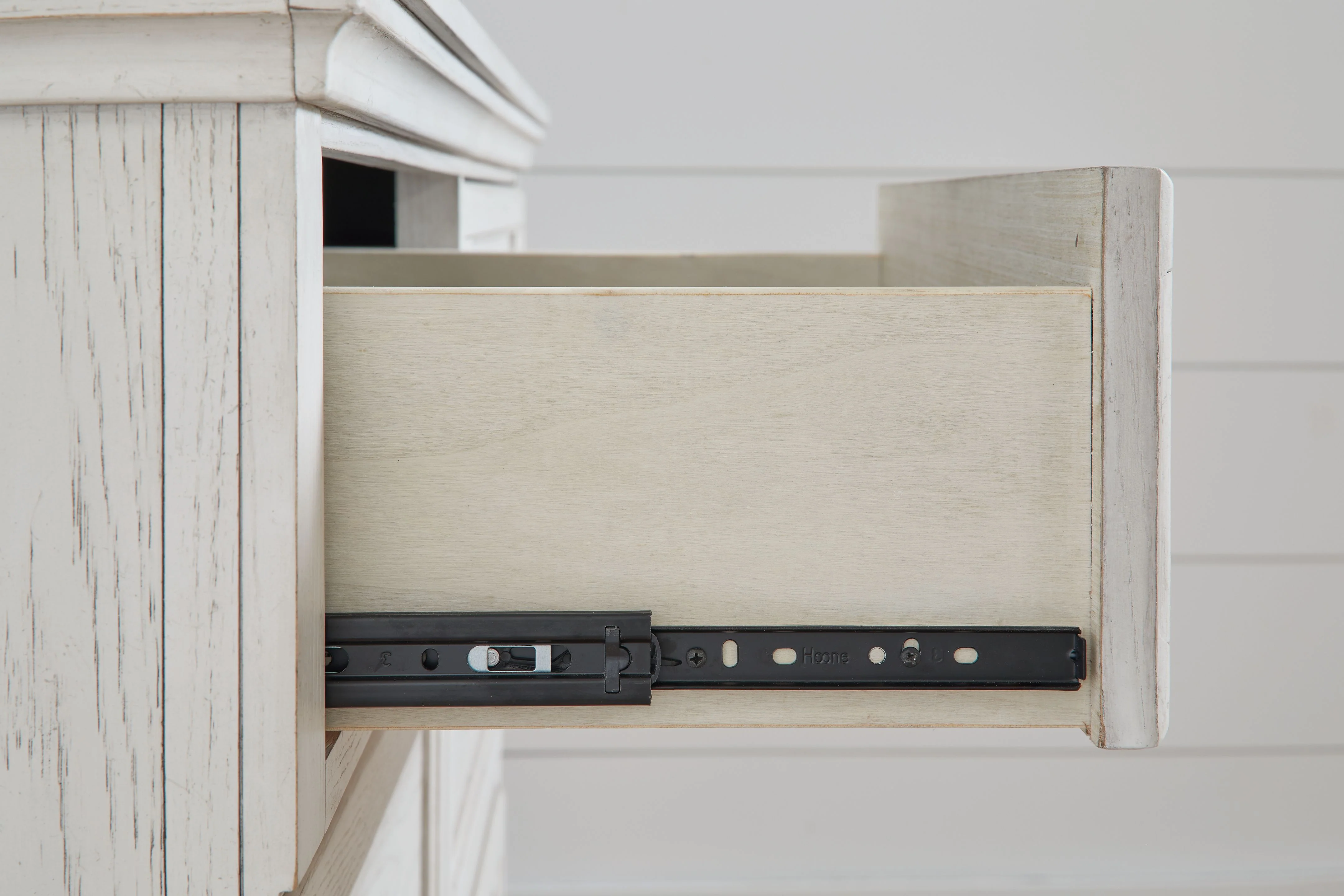 Robbinsdale - Five Drawer Chest - Youth - Antique White - Image 6