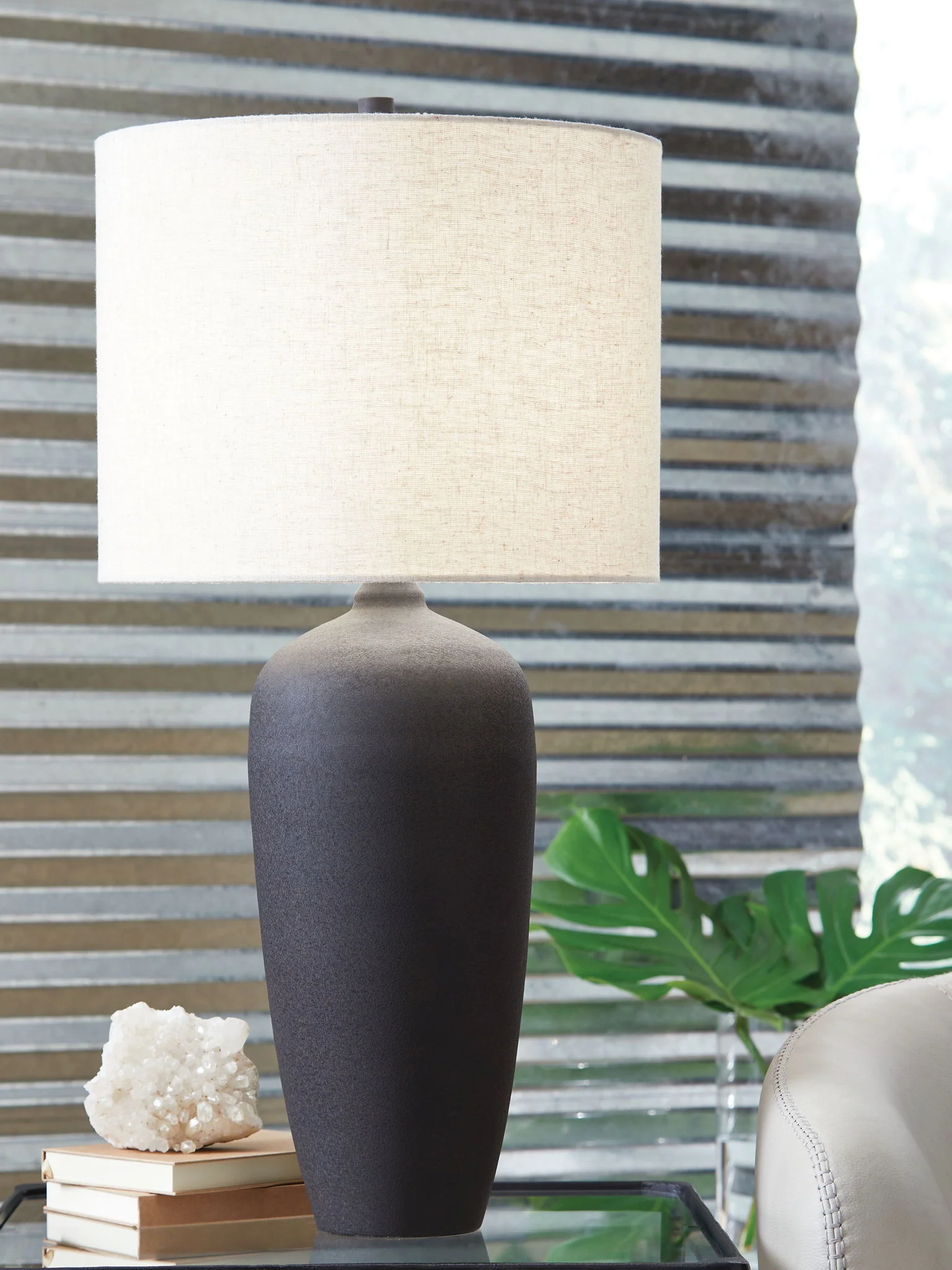 Ryenburg - Metal Table Lamp - Black - Image 4