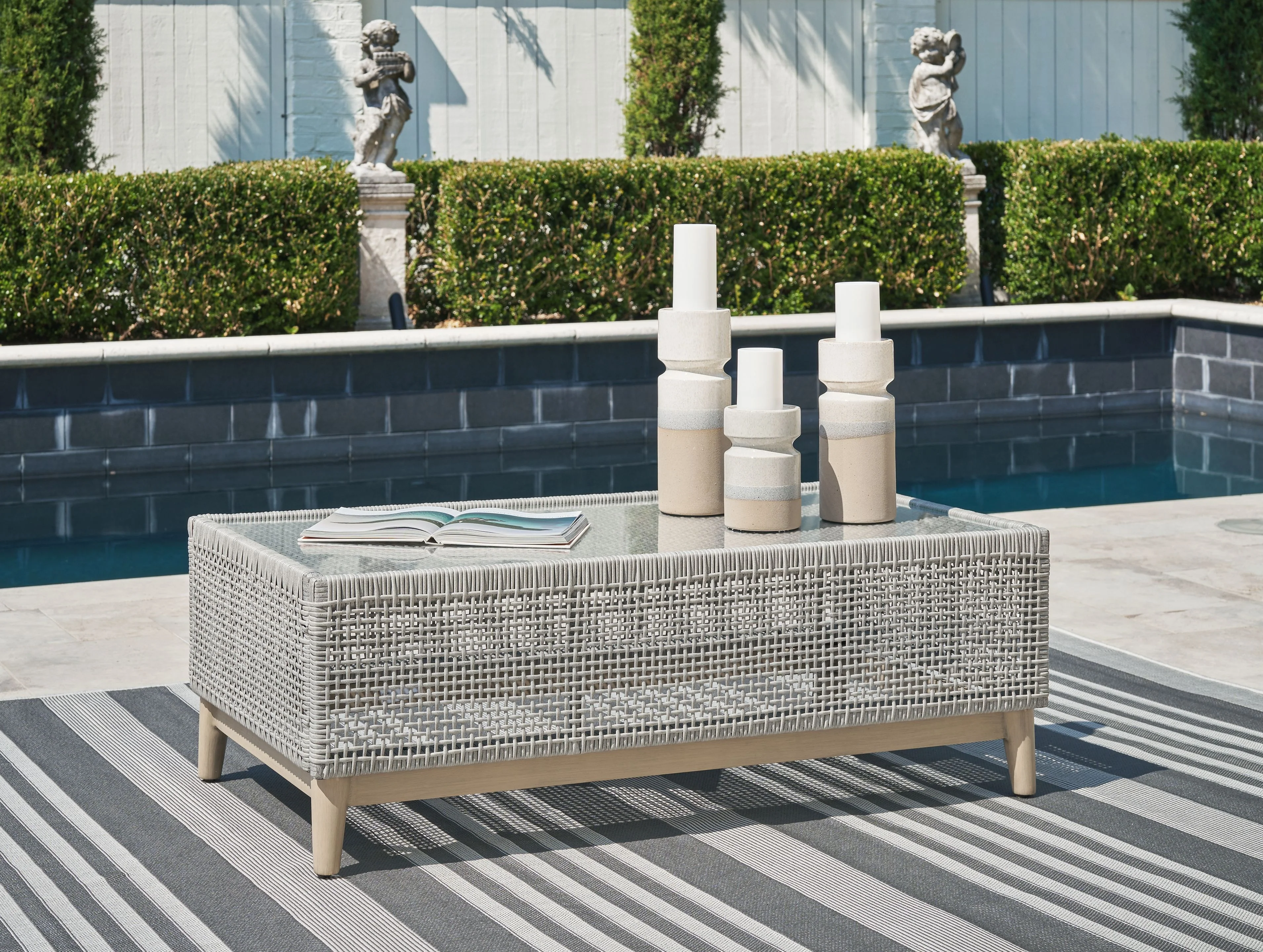 Seton Creek - Rectangular Cocktail Table - Gray - Image 4