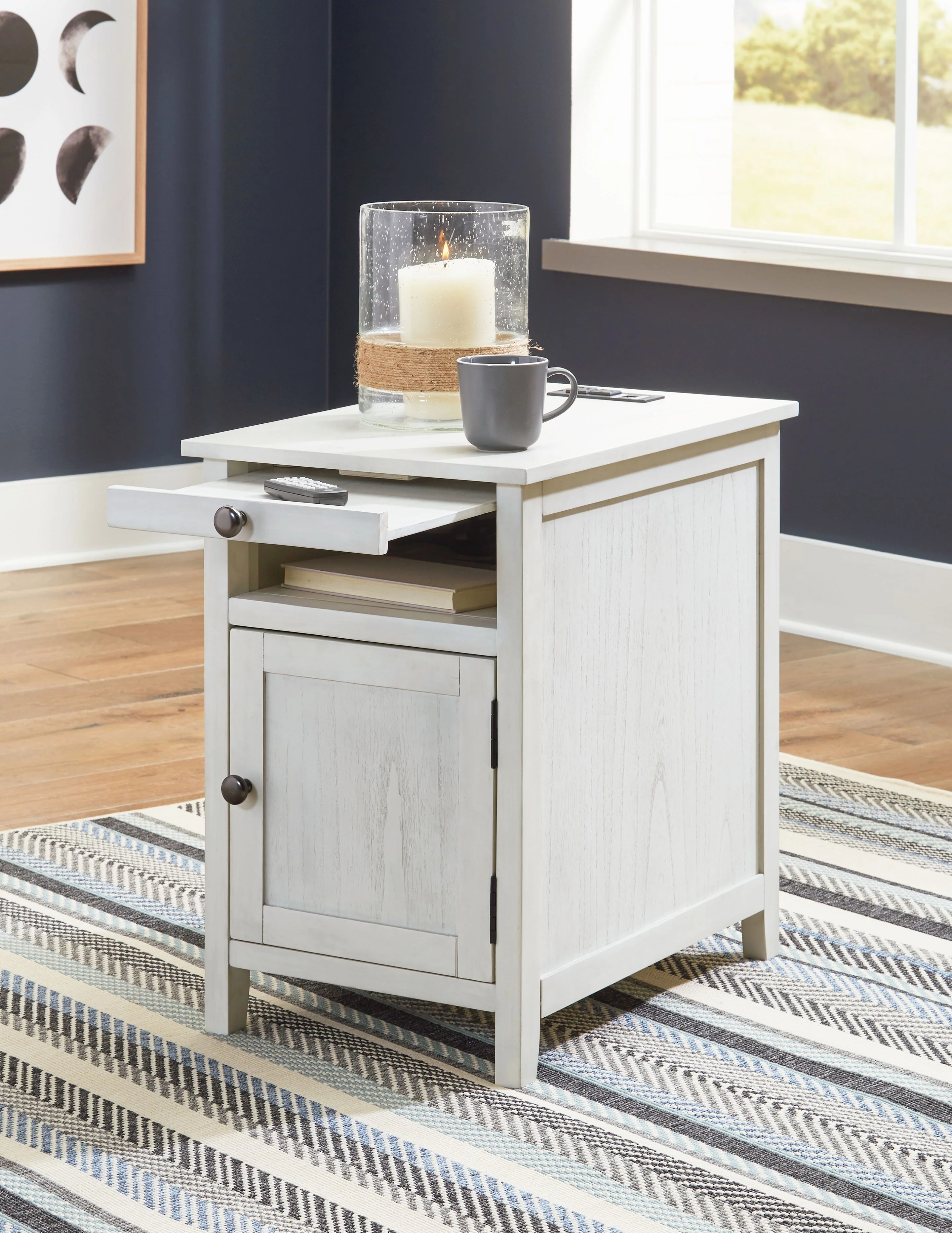 Treytown - Chair Side End Table - Image 12