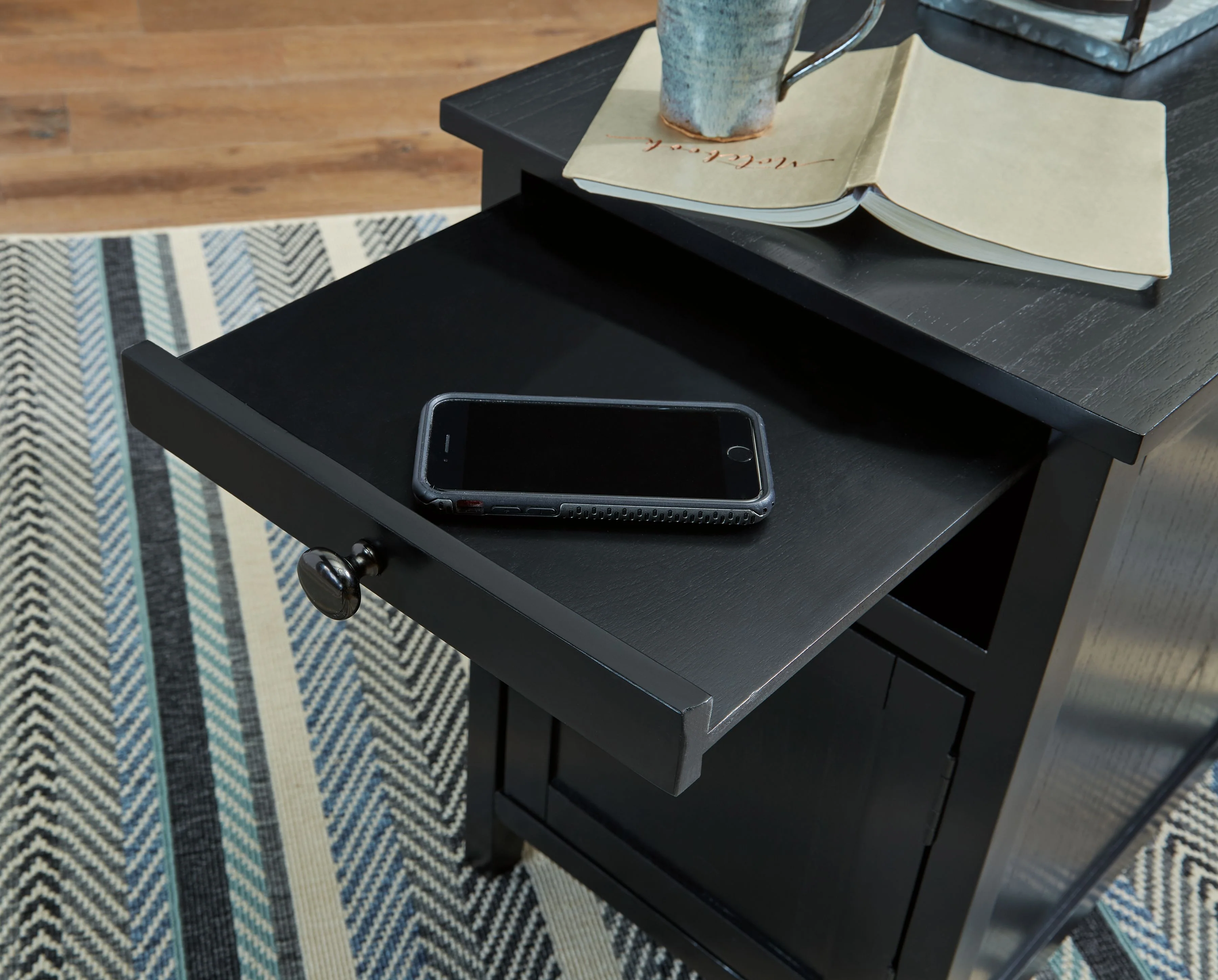 Treytown - Chair Side End Table - Image 16