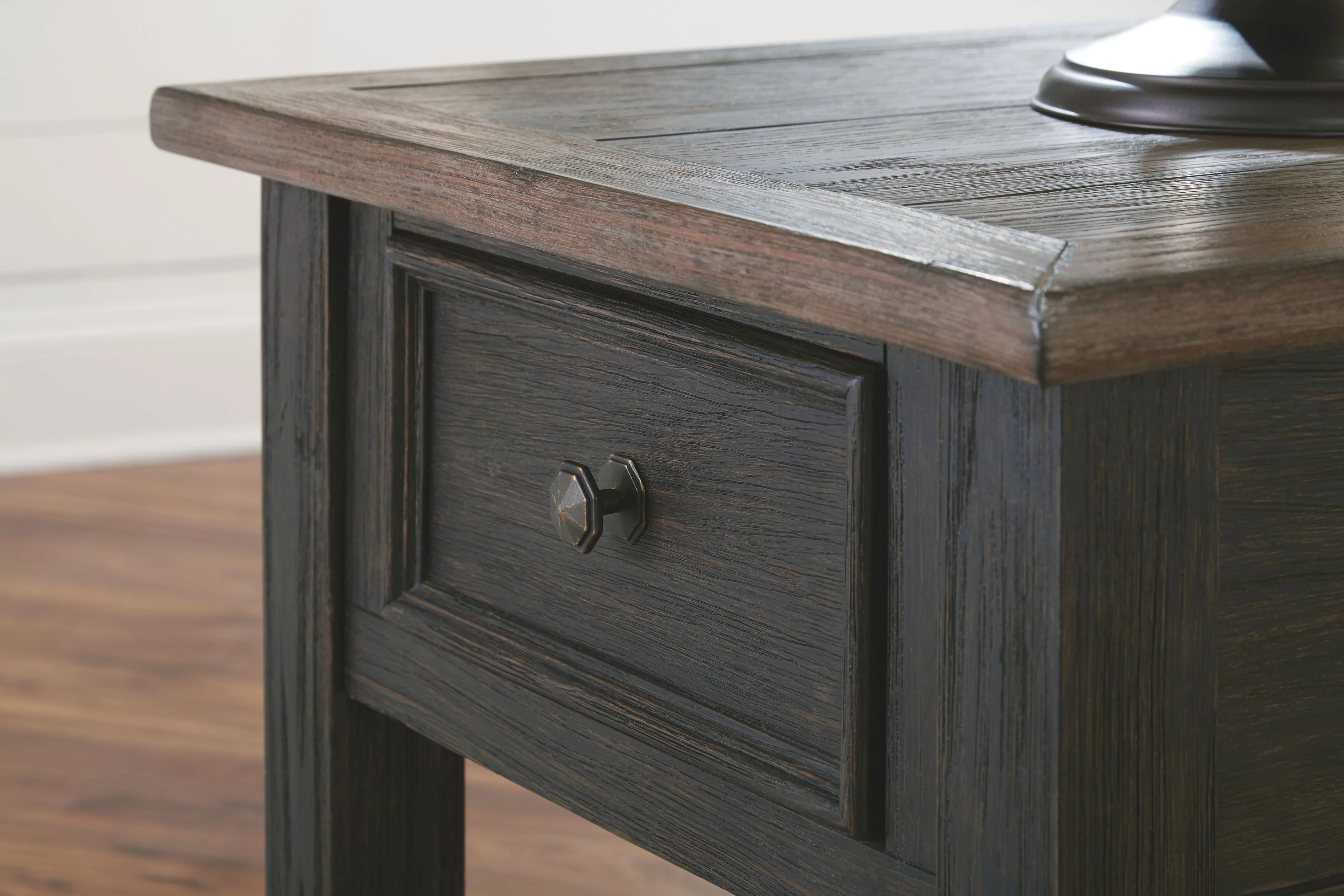 Tyler Creek - Rectangular End Table - Grayish Brown / Black - Image 4