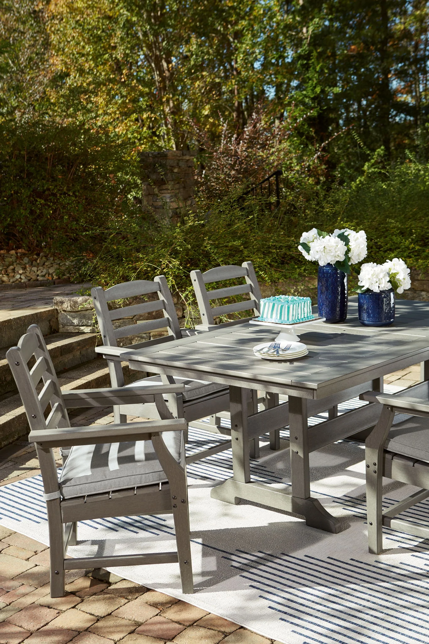 Visola - 7 Pc. - Dining Set with 6 Chairs - Gray - Image 2