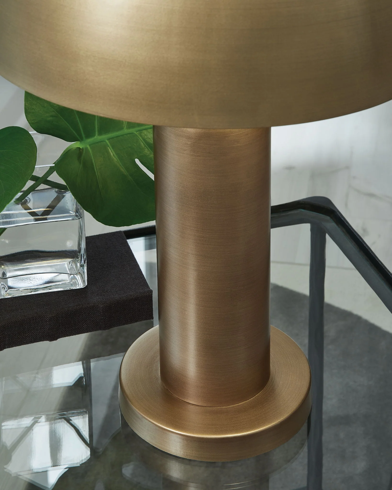 Wendfield - Metal Lamp - Image 7